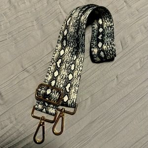 Adjustable snakeskin print purse strap